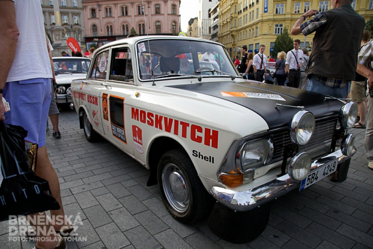 Historická závodní auta a motocykly se představily v centru Brna, foto: Brněnská Drnba, Miroslav Toman