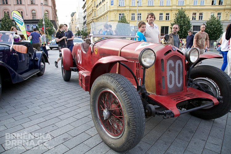 Historická závodní auta a motocykly se představily v centru Brna, foto: Brněnská Drnba, Miroslav Toman
