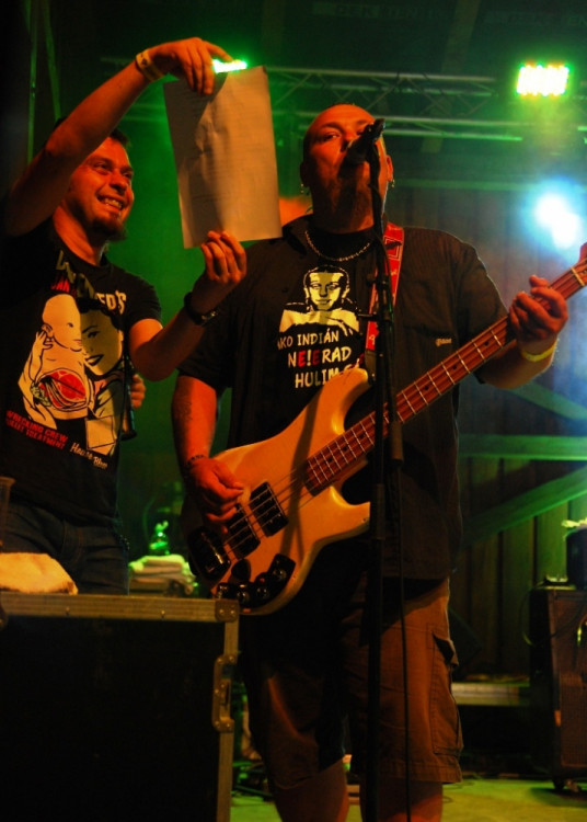 Magora zastupoval člen kapely MZH