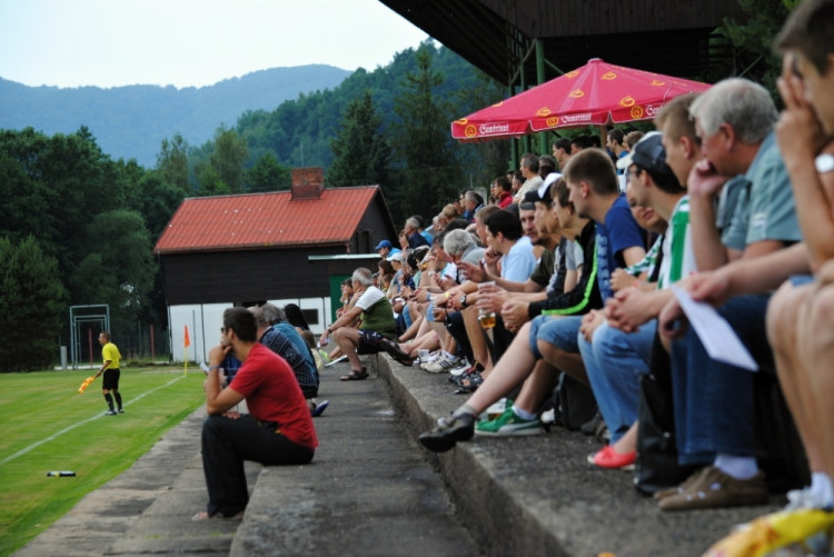 Diváci na zápase v Raspenavě