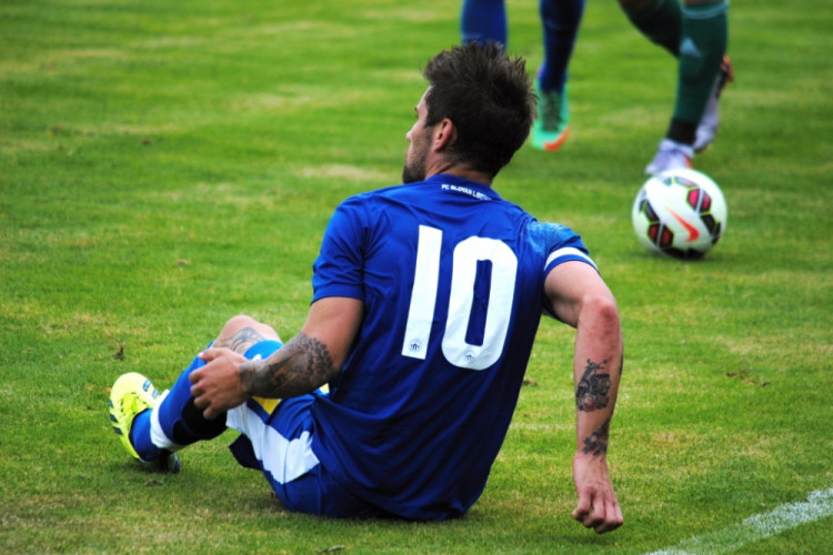 Martin Fillo se ocitl na zemi po zákroku soupeře