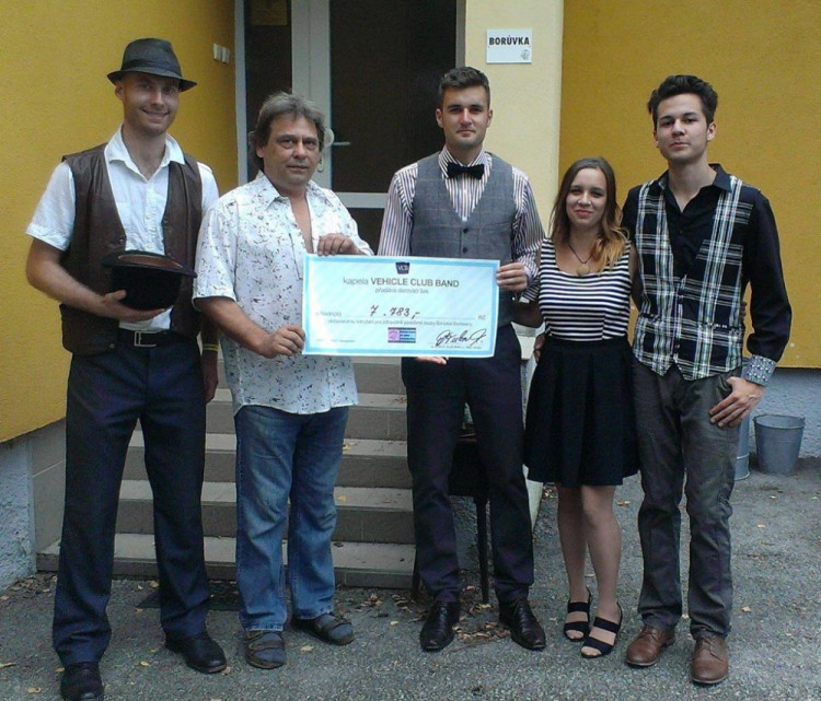 Kapela Vehicle Club Band darovala Borůvce celkem 7783 Kč