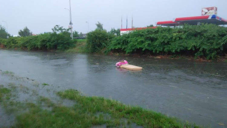 Zatopené garáže v lokalitě Jírovcova. Foto Honza Punčochář