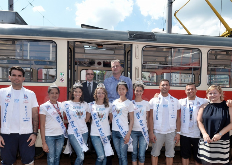 Čtyři historické tramvaje svezly mezinárodní návštěvu. Foto: DPMLJ