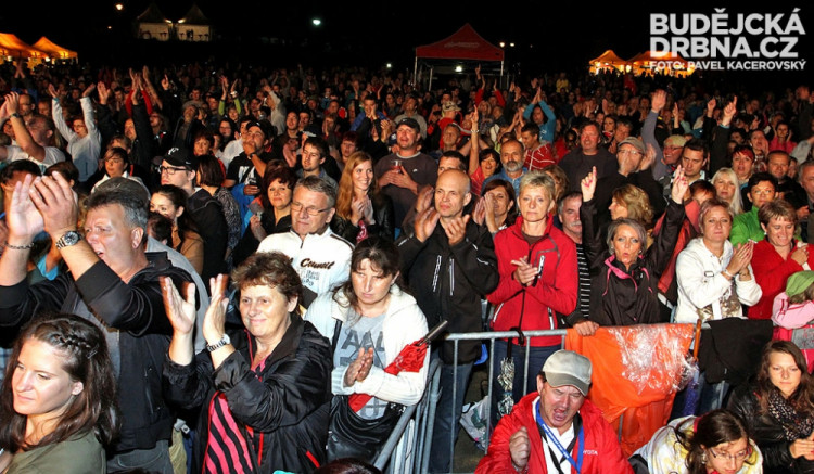Na koncert Olympicu dorazilo kolem patnácti stovek návštěvníků