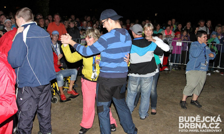 Známé ploužáky Olympicu hendikepované posluchače roztančily