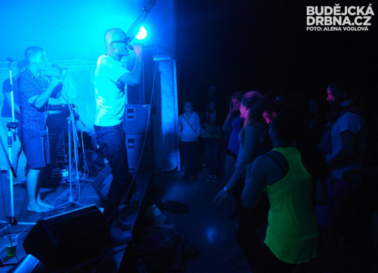 Na hudbu Pub Animals se dobře řádí