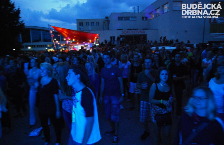Teplý večer byl jako stvořený ke koncertu pod širým nebem