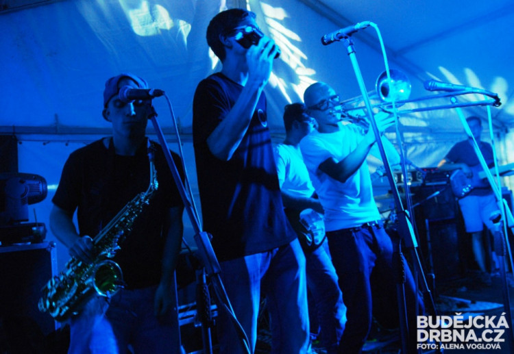 U K2 to rozjela skupina Pub Animals