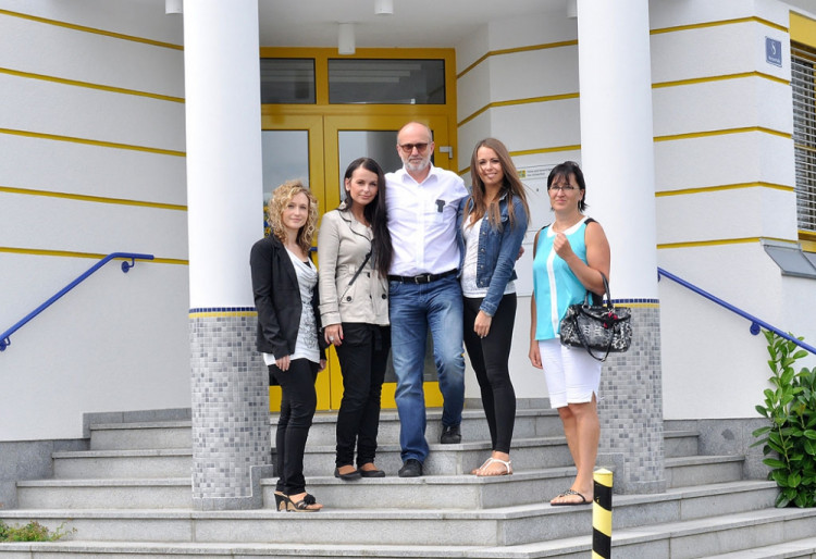 Před rakouskou centrálou společnosti HappyFoto