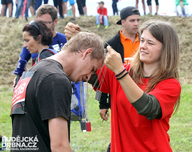 Extrémní překážkový běh Army run