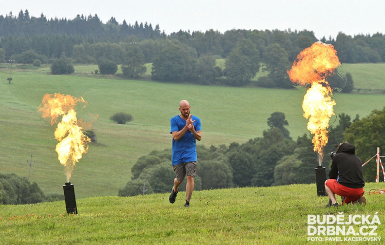 Extrémní překážkový běh Army run