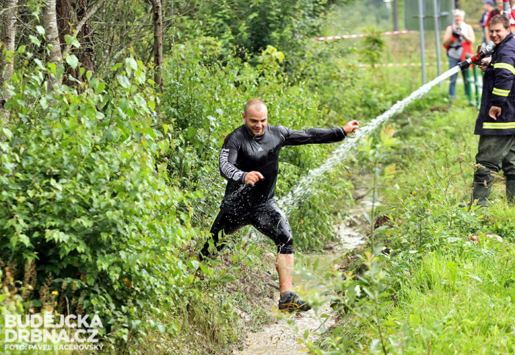 Extrémní překážkový běh Army run