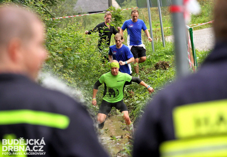 Extrémní překážkový běh Army run