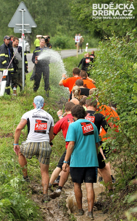 Extrémní překážkový běh Army run