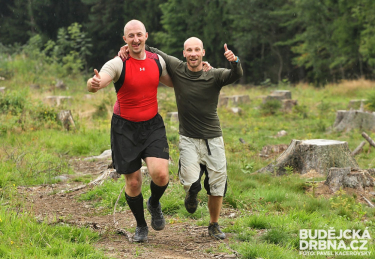 Extrémní překážkový běh Army run