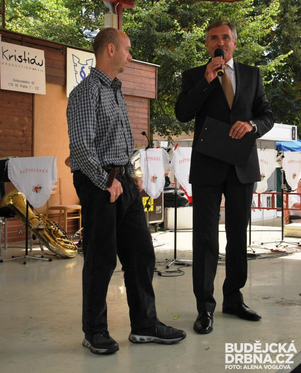 Sobotní program v Pivovarské zahradě uváděl Jan Čenský