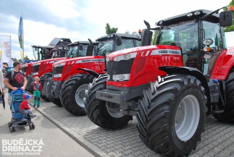Traktory obdivovali velcí i malí