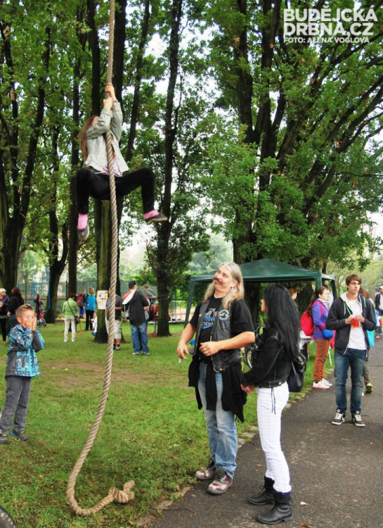 Některé děti šplhaly jak veverky