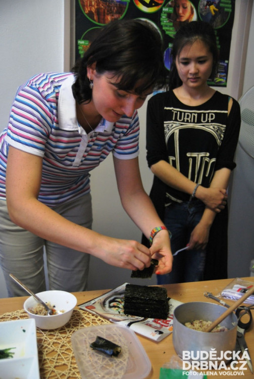 Ochutnávka zelených řas, které se používají na sushi