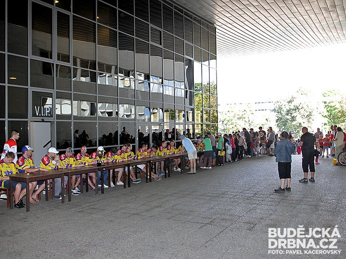 Autogramiáda hráčů Motoru před začátkem sezony