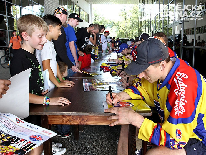 Autogramiáda hráčů Motoru před začátkem sezony