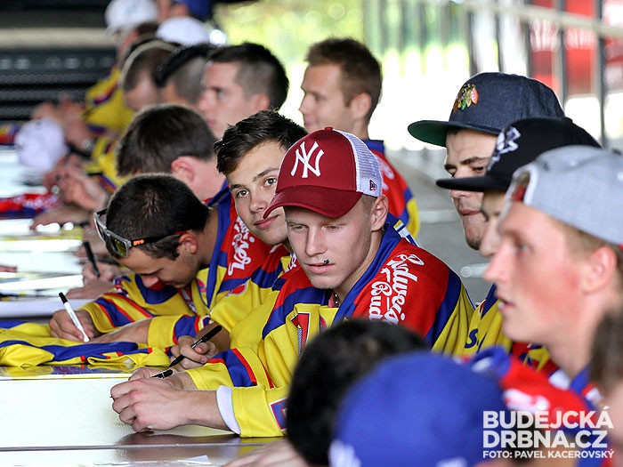 Autogramiáda hráčů Motoru před začátkem sezony