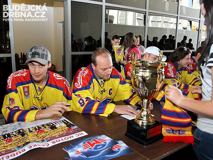 Autogramiáda hráčů Motoru před začátkem sezony