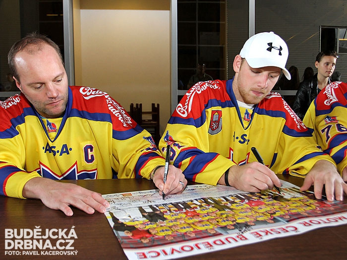 Autogramiáda hráčů Motoru před začátkem sezony