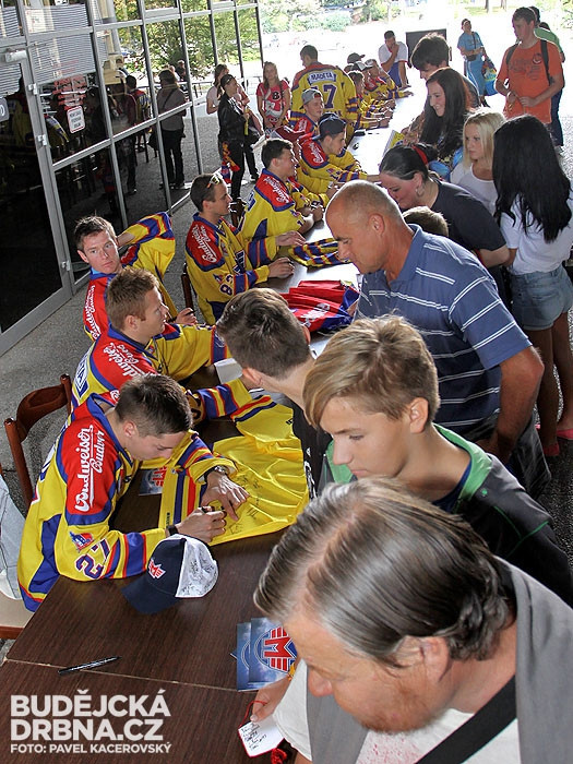 Autogramiáda hráčů Motoru před začátkem sezony