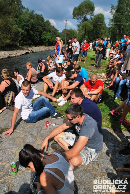 Nedočkaví diváci na Herbertově