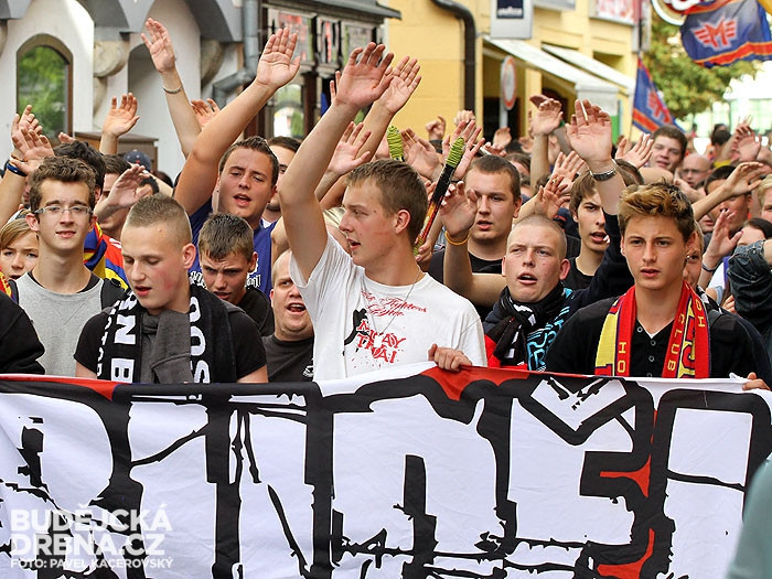 Pochod fanoušků Motoru před začátkem sezony