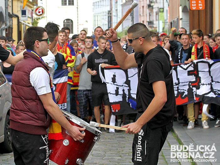 Pochod fanoušků Motoru před začátkem sezony