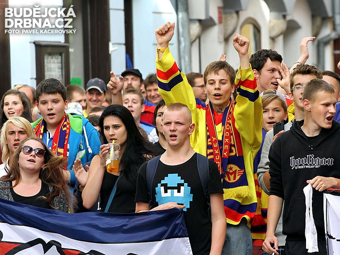 Pochod fanoušků Motoru před začátkem sezony