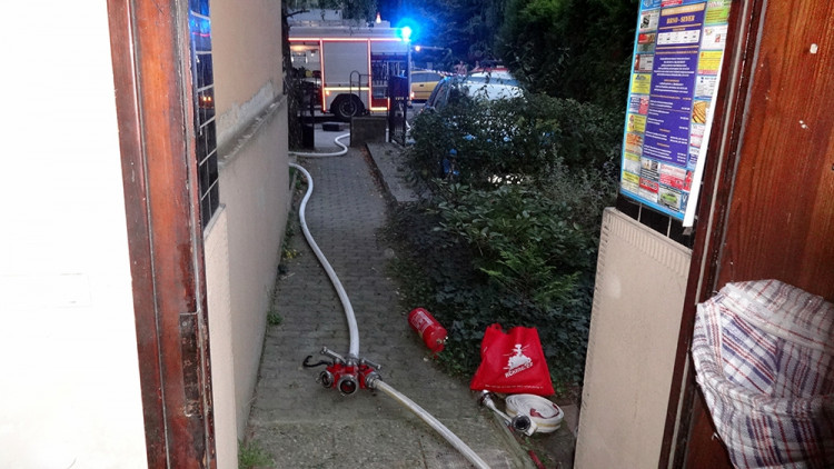 V Merhautově ulici zemřel při požáru jeden člověk