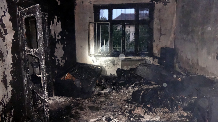 V Merhautově ulici zemřel při požáru jeden člověk