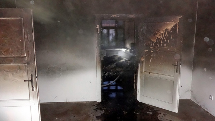 V Merhautově ulici zemřel při požáru jeden člověk