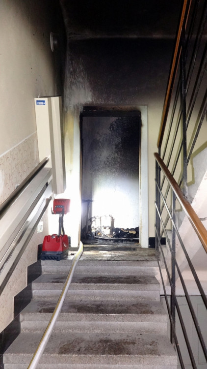 V Merhautově ulici zemřel při požáru jeden člověk