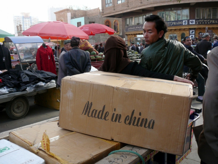 do Kasgaru dnes putuji vyrobky z Ciny jako za casu hedvabne stezky