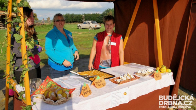 Dámy pekly buchty, koláče i slané dobroty