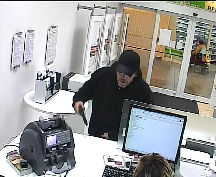 Pachatel přepadl banku, pokladní řekl, že má nemocnou dceru, foto: Policie ČR