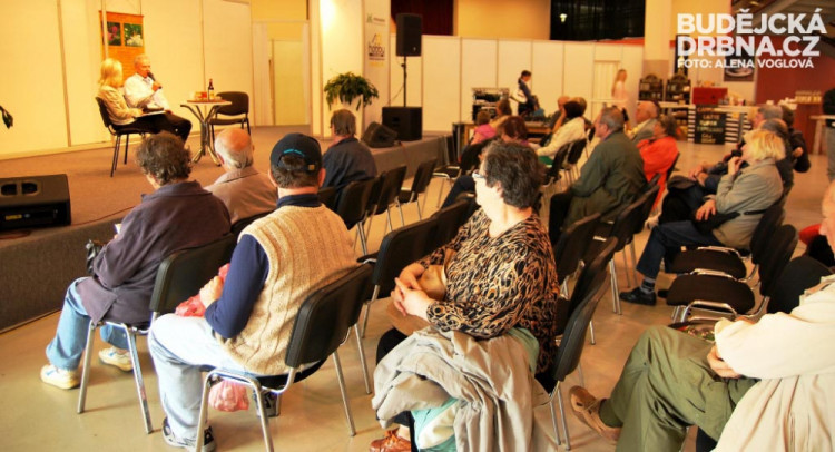 Po celé dny si můžete poslechnout zajímavé přednášky. Zde se například hovořilo o včelařství