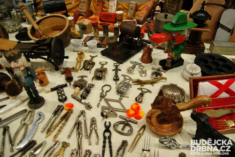 Nechybí kuriózní sbírka gastro pomůcek