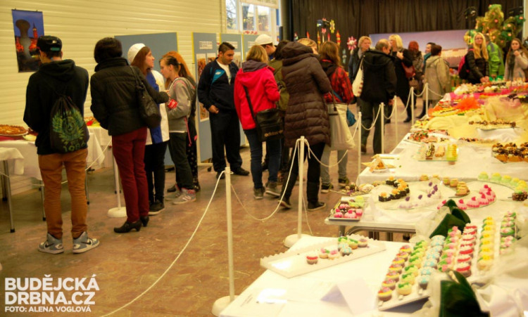 Prohlédnout si můžete laskominy vyrobené mládeží do dvaceti let