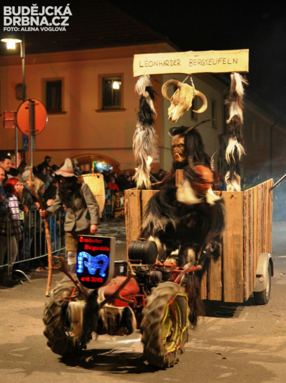 Letos se ukázaly i krampus povozy