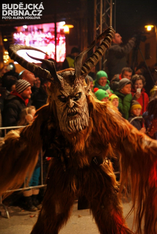 Prohlédnout si můžete skvělou řezbářskou práci