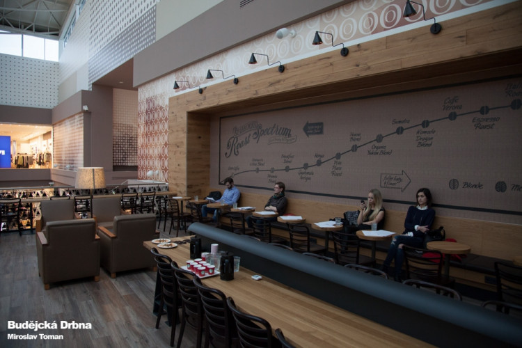 Brňané dnes poprvé ochutnají slavnou kávu Starbucks, foto: Brněnská Drbna, Miroslav Toman