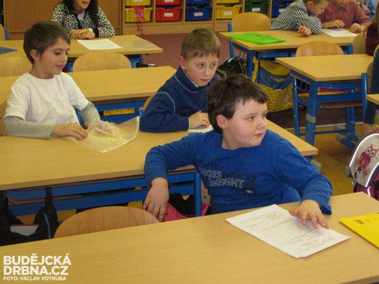 Prvňáčci ze ZŠ Baarova dostali pololetní vysvědčení