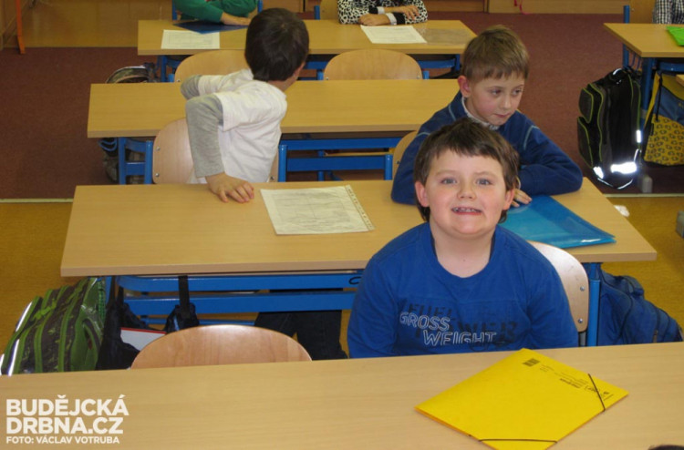 Prvňáčci ze ZŠ Baarova dostali pololetní vysvědčení