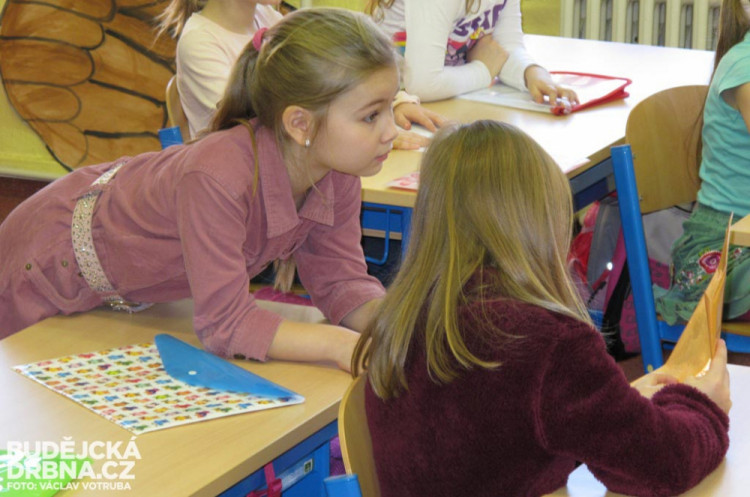 Prvňáčci ze ZŠ Baarova dostali pololetní vysvědčení